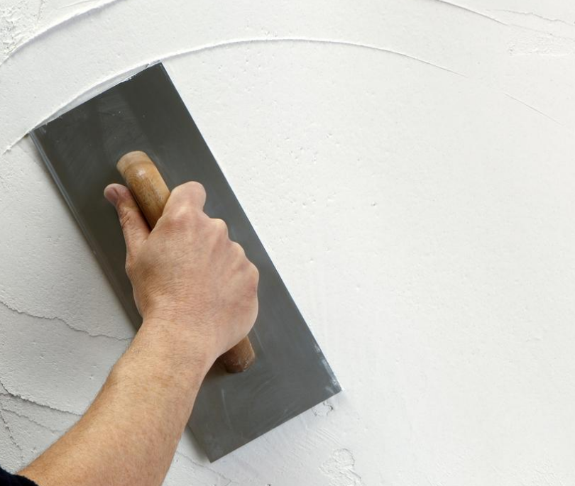  Tynki mineralne renowacyjne - skuteczna ochrona murów przed wilgocią i solami